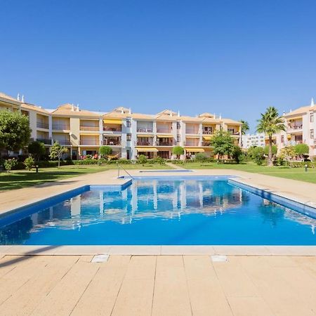 Serene Apartment W/ Balcony And Pool By Lovelystay Куартейра Екстер'єр фото