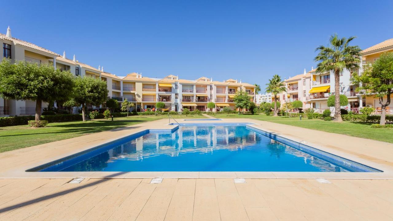 Serene Apartment W/ Balcony And Pool By Lovelystay Куартейра Екстер'єр фото