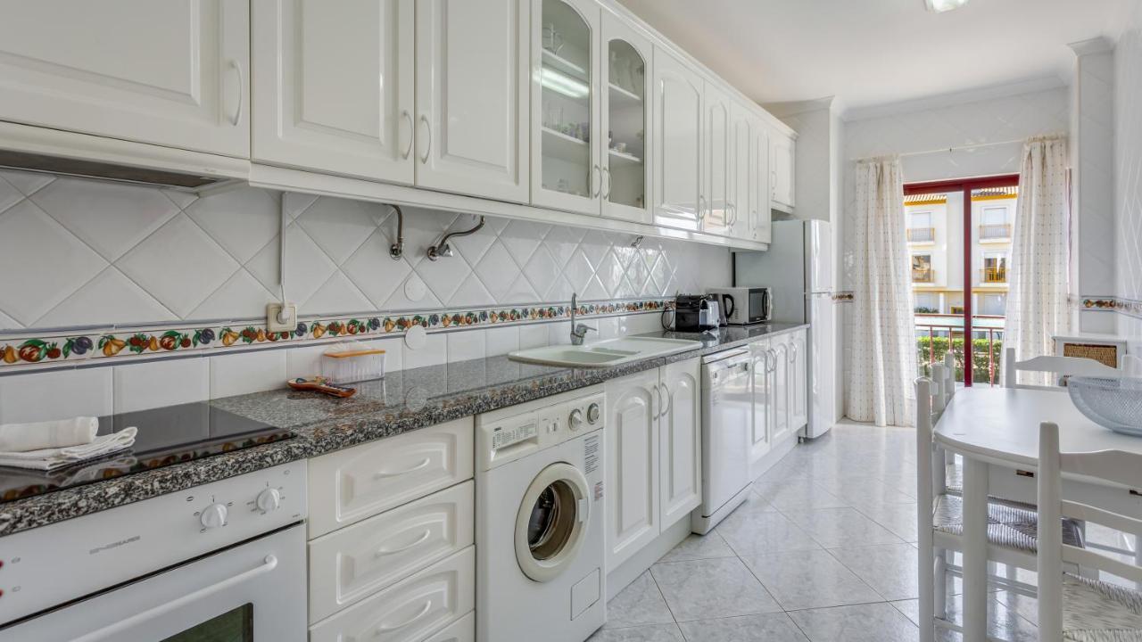 Serene Apartment W/ Balcony And Pool By Lovelystay Куартейра Екстер'єр фото