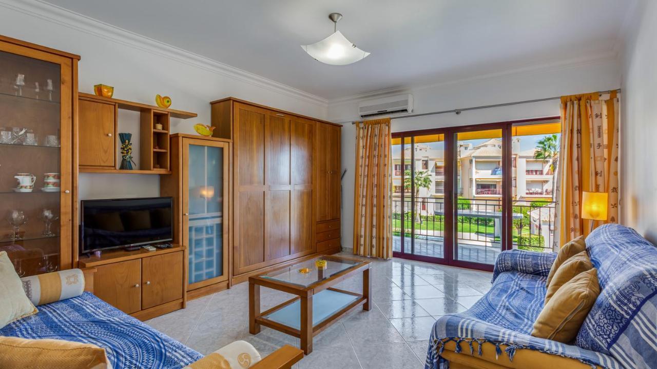 Serene Apartment W/ Balcony And Pool By Lovelystay Куартейра Екстер'єр фото