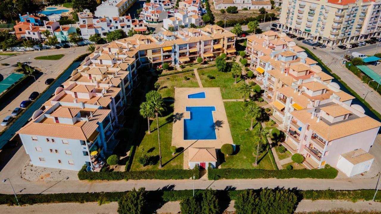 Serene Apartment W/ Balcony And Pool By Lovelystay Куартейра Екстер'єр фото